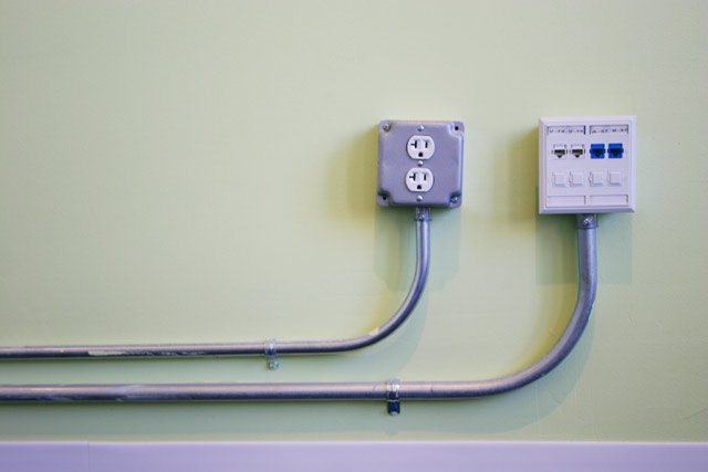 Surface conduit wiring system