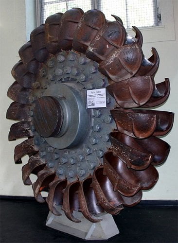 Pelton wheel turbine